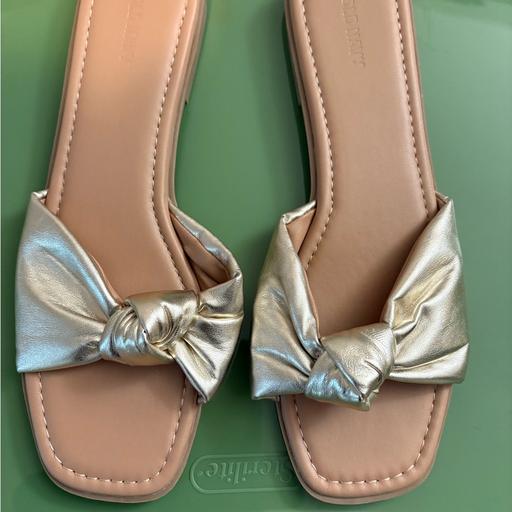 Old Navy Silver and Cream Sandals with Bow Detail